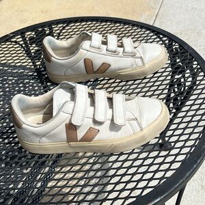 Veja Women's Recife Logo Sneakers